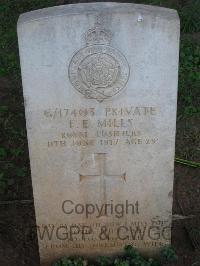 Dar Es Salaam War Cemetery - Mills, Francis Edward